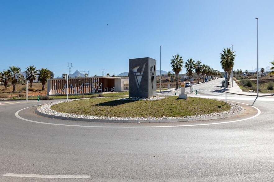 Calle Margarita Salas, 47, Albolote, Granada à vendre - Photo du bâtiment - Image 3 de 33