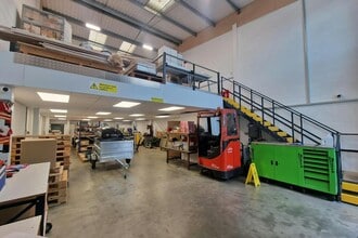 Knights Park Rd, Basingstoke for lease Interior Photo- Image 2 of 3