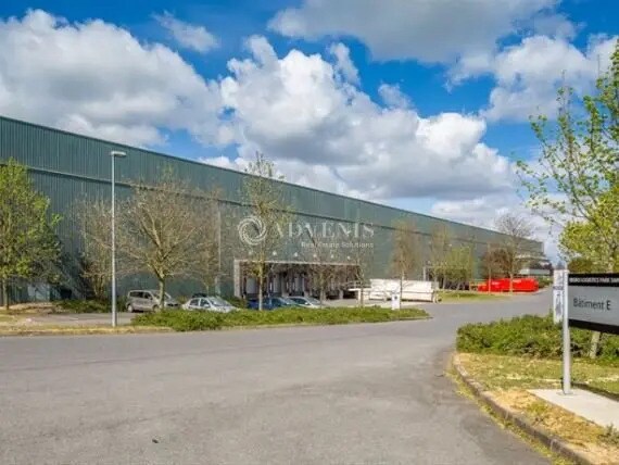 Industriel dans Saint-Witz à louer - Photo du bâtiment - Image 2 de 8