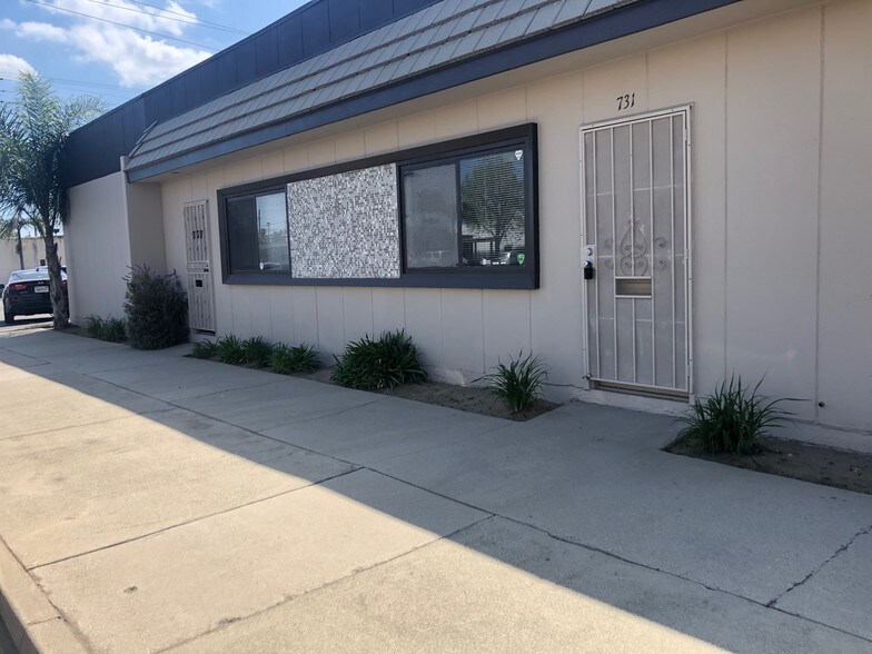 727-751 N Grandview, Covina, CA à louer - Photo du bâtiment - Image 2 de 7