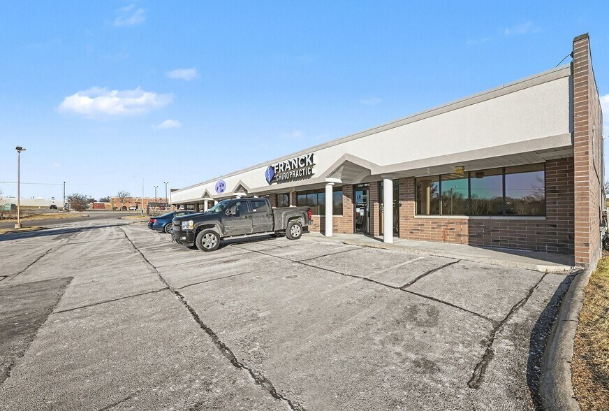 955 N Adams St, Papillion, NE à louer - Photo du bâtiment - Image 2 de 2