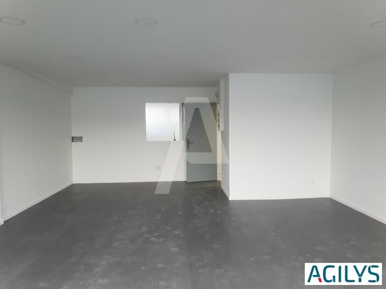 499 Rue Marcel Paul, Champigny-sur-Marne for lease - Interior Photo - Image 2 of 6