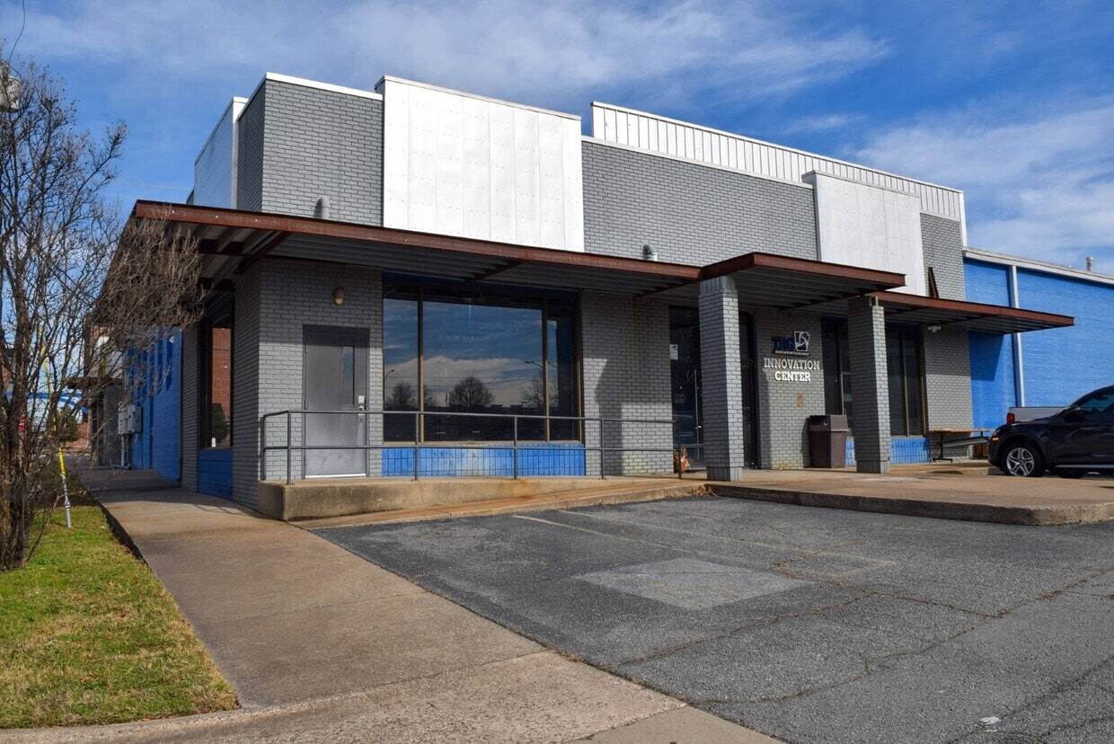 201 E Broadway St, North Little Rock, AR for lease Interior Photo- Image 1 of 19