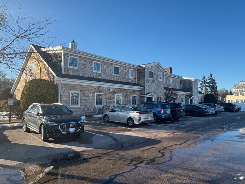 28 Caswell St, Narragansett, RI à vendre - Photo du bâtiment - Image 2 de 4
