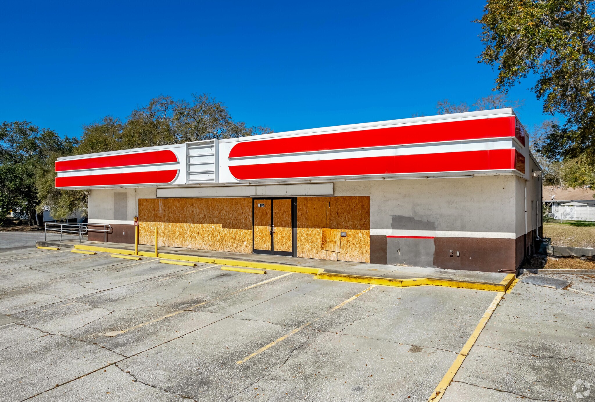 7101 54th Ave N, Saint Petersburg, FL à vendre Photo principale- Image 1 de 6