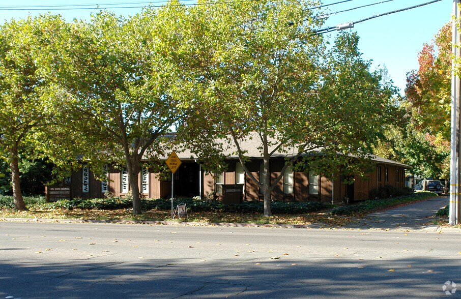 315 E Cotati Ave, Cotati, CA à louer - Photo du bâtiment - Image 2 de 3