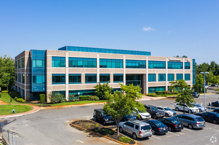 501 Fellowship Rd, Mount Laurel, NJ à louer - Photo du bâtiment - Image 2 de 9