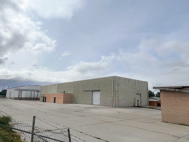 Plus de détails pour 2374 E Main St, Barstow, CA - Industriel à louer