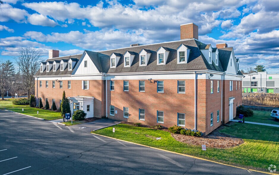 30 Jordan Ln, Wethersfield, CT à louer - Photo du bâtiment - Image 2 de 20