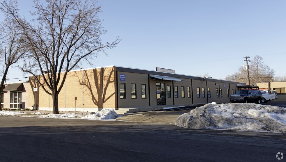 1467 S. Main St. portfolio of 2 properties for sale on LoopNet.ca - Primary Photo - Image 2 of 7