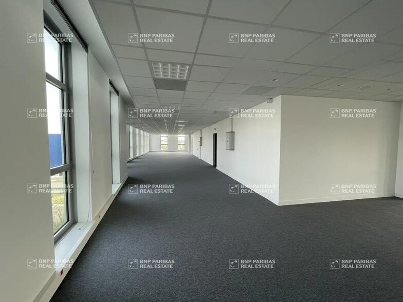 202 Avenue Du Saint Laurent, Saint-Herblain for lease - Interior Photo - Image 3 of 9