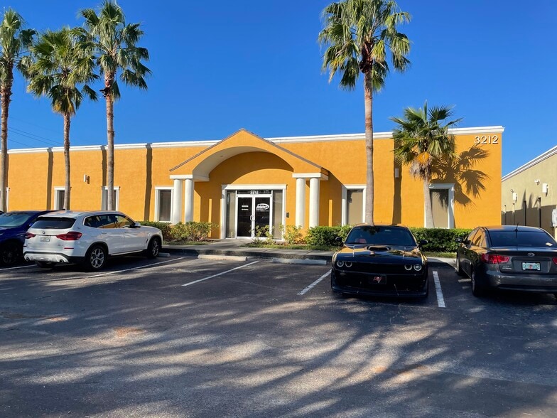 3206-3212 Parkside Center Cir, Tampa, FL for lease - Building Photo - Image 1 of 18