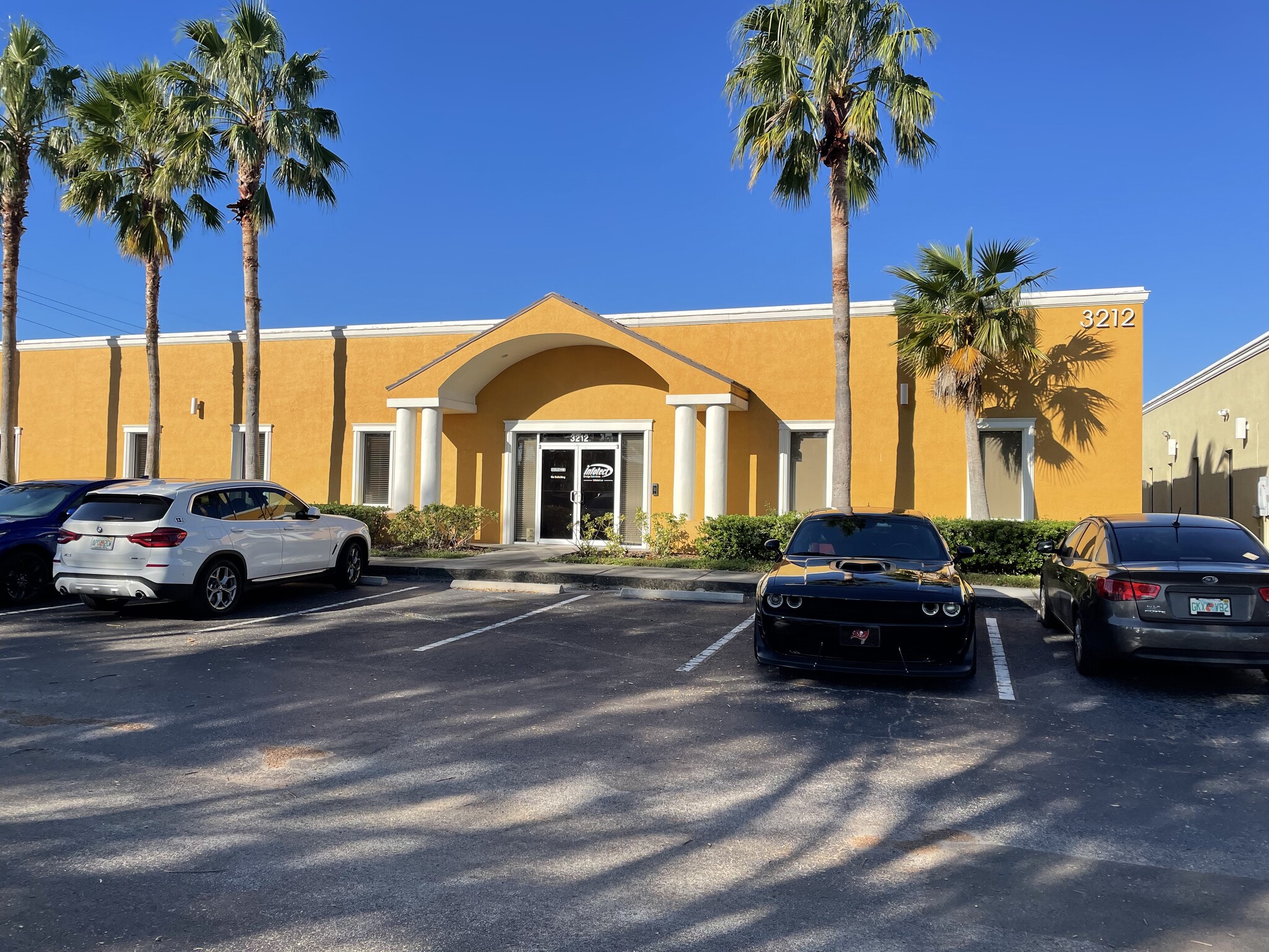 3206-3212 Parkside Center Cir, Tampa, FL for lease Building Photo- Image 1 of 19