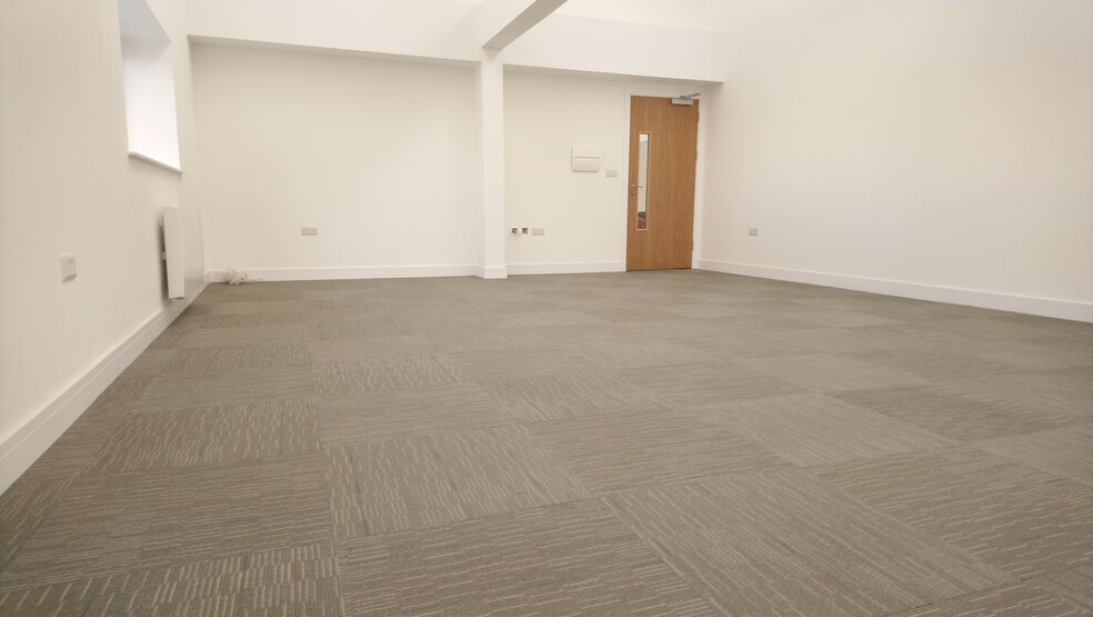 Treloggan Rd, Newquay for lease - Interior Photo - Image 3 of 5