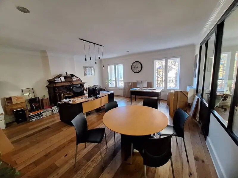 Office in Bordeaux for lease Interior Photo- Image 1 of 7