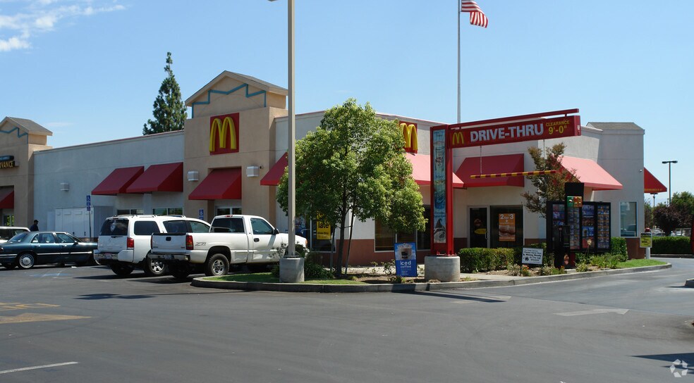 5510 Stockdale Hwy, Bakersfield, CA à louer - Photo du bâtiment - Image 3 de 4