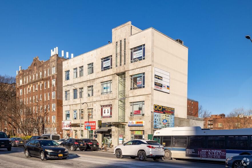 141-43 Northern Blvd, Flushing, NY for sale - Primary Photo - Image 1 of 6