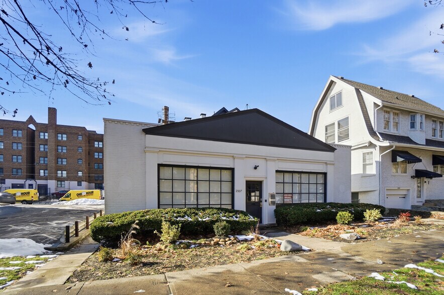 2337 Victory Pky, Cincinnati, OH à vendre - Photo du bâtiment - Image 2 de 49