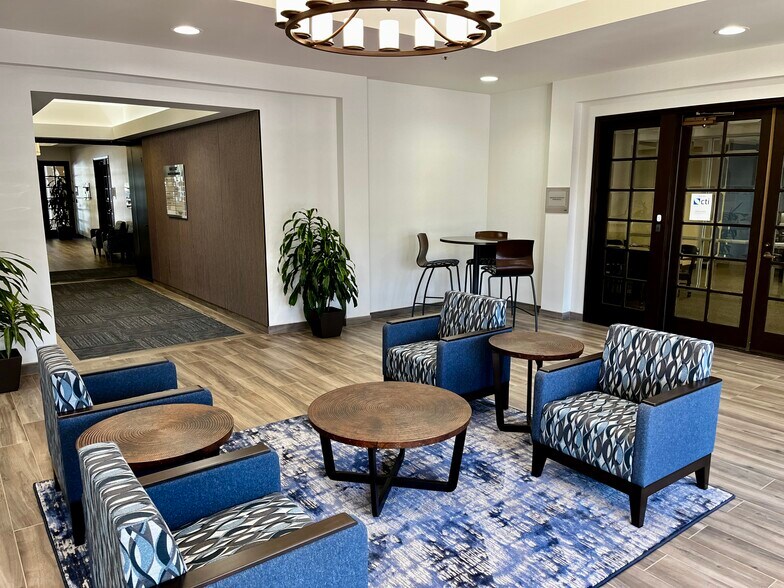 770 Paseo Camarillo, Camarillo, CA à louer - Photo intérieure - Image 3 de 8