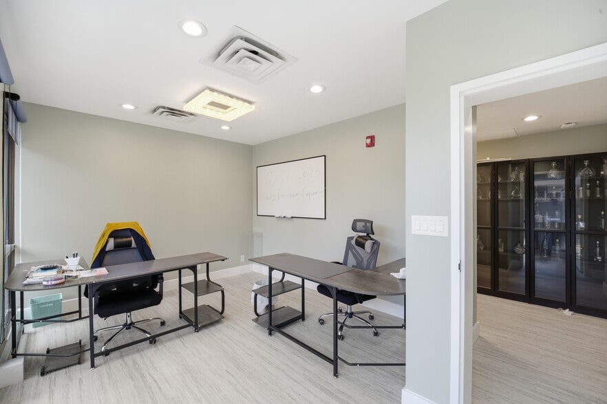 6800 Fleetwood Rd, McLean, VA for sale - Building Photo - Image 3 of 12