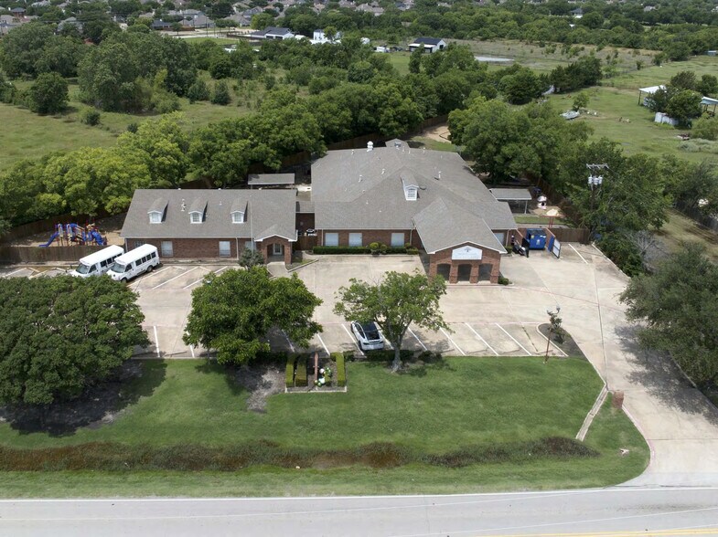 7501 Dalrock Rd, Rowlett, TX à vendre - Photo du bâtiment - Image 2 de 12