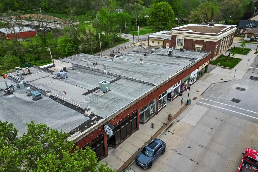 453-463 S Thompson Ave, Excelsior Springs, MO à vendre - Photo du bâtiment - Image 3 de 50