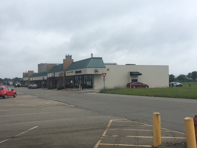 1523-1541 Rombach Ave, Wilmington, OH à louer - Photo du bâtiment - Image 3 de 11