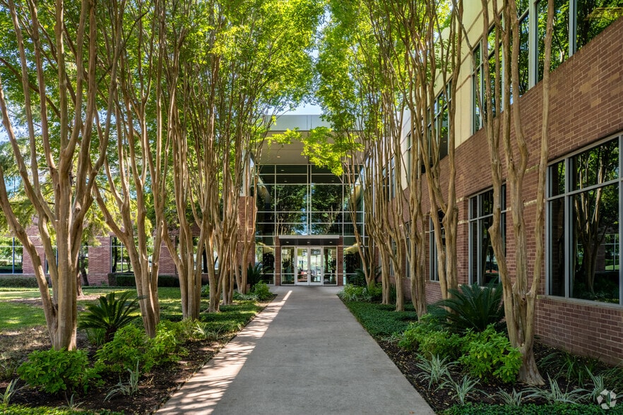 9601 Amberglen Blvd, Austin, TX for lease - Building Photo - Image 3 of 20