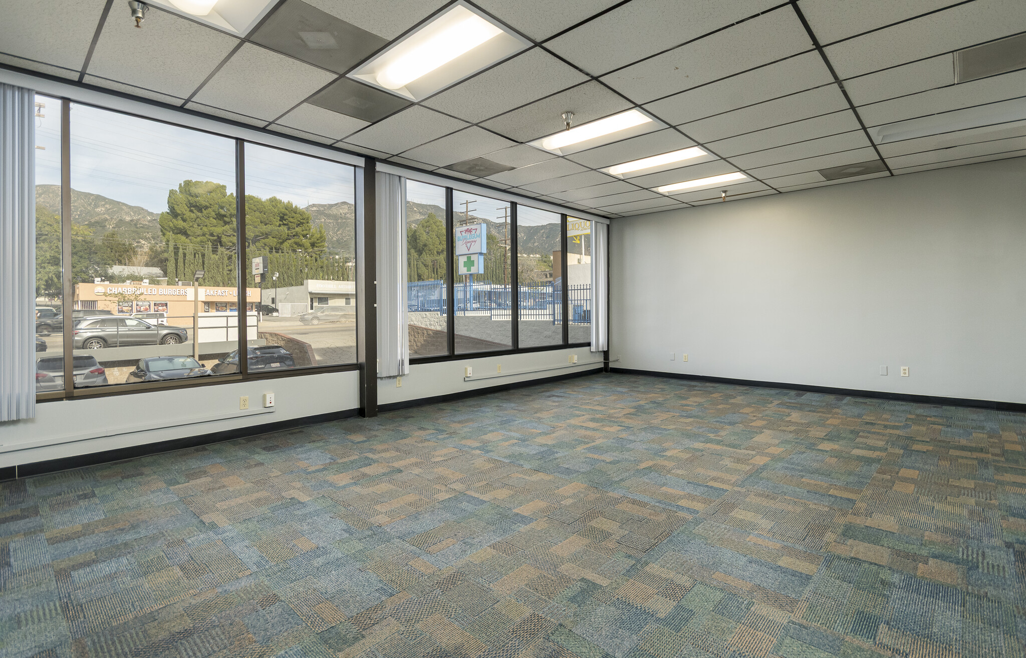 6708 Foothill Blvd, Tujunga, CA for lease Interior Photo- Image 1 of 4