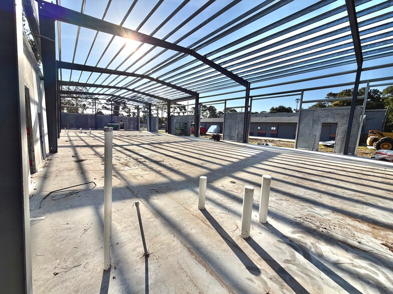 2720 Hibiscus Dr, Edgewater, FL for lease - Building Photo - Image 2 of 5