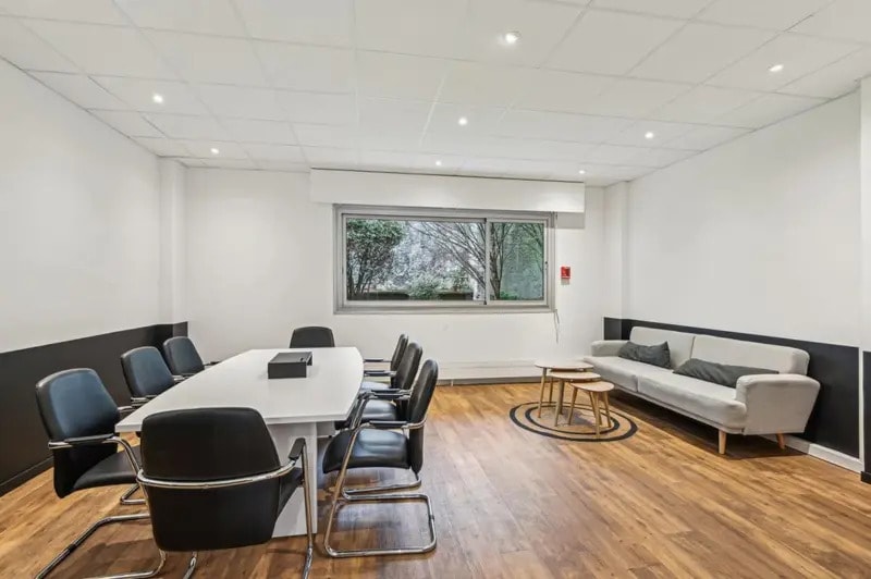 22-24 Avenue De Saint-Ouen, Paris for lease - Interior Photo - Image 1 of 7