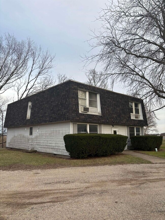 More details for 421 E Knoxville St, Brimfield, IL - Multifamily for Sale