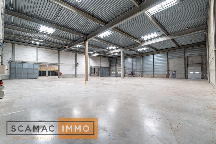 Industrial in Combs-la-Ville for lease - Interior Photo - Image 2 of 12