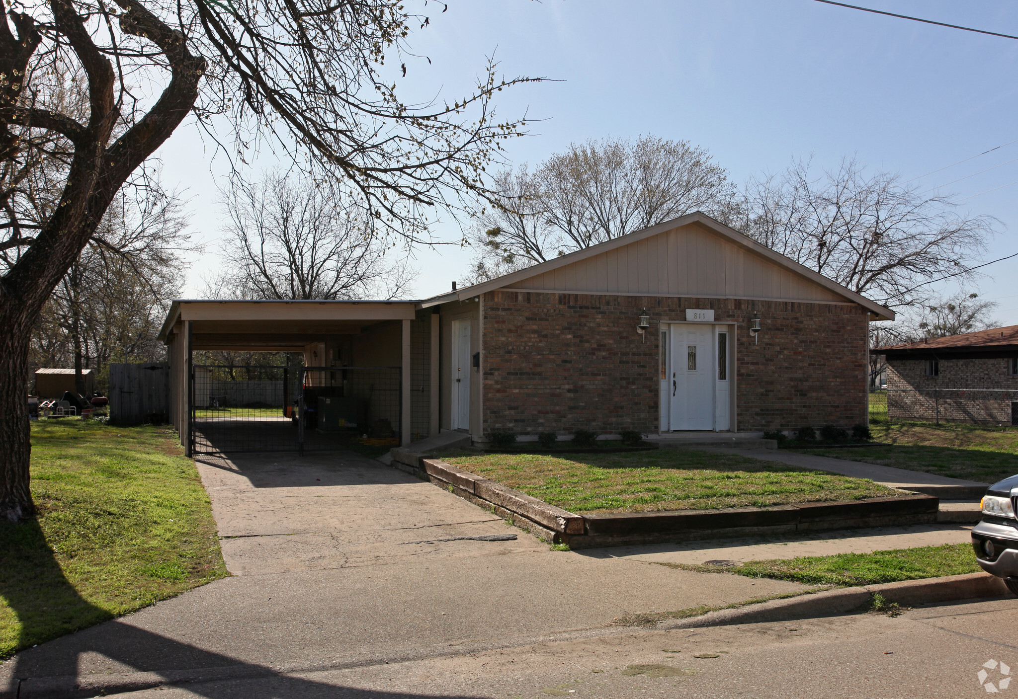 811 W Brown St, Ennis, TX à louer Photo principale- Image 1 de 5