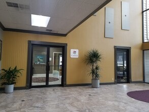 2840 E 51st St, Tulsa, OK for lease Lobby- Image 1 of 3