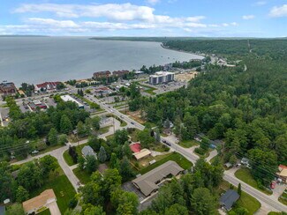 Plus de détails pour 3819 4 Mile Rd N, Traverse City, MI - Bureau à vendre