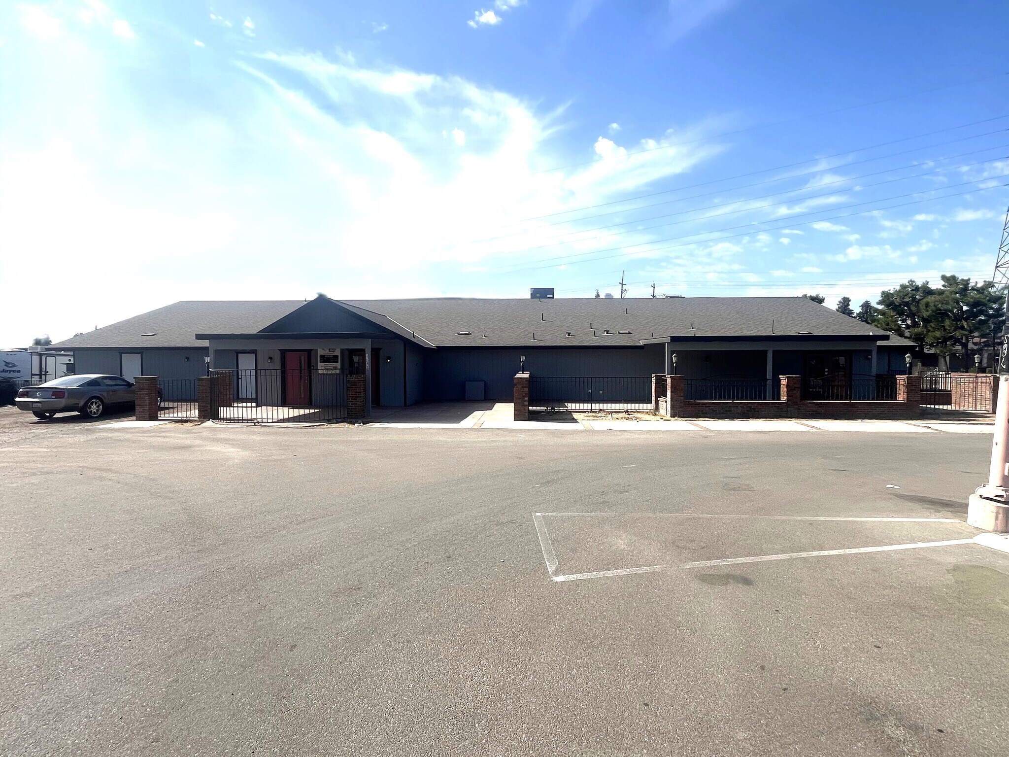 4647 White Ln, Bakersfield, CA for lease Building Photo- Image 1 of 8