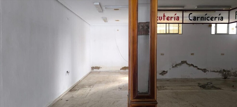 Calle Reina Victoria, Almendralejo, Badajoz for sale - Interior Photo - Image 3 of 12