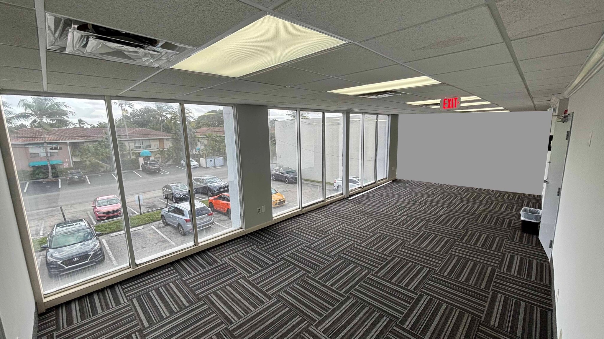 2740 E Oakland Park Blvd, Fort Lauderdale, FL for lease Interior Photo- Image 1 of 10