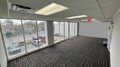 2740 E Oakland Park Blvd, Fort Lauderdale, FL for lease Interior Photo- Image 1 of 10