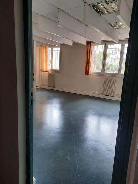 Office in Issy-les-Moulineaux for lease - Interior Photo - Image 3 of 6