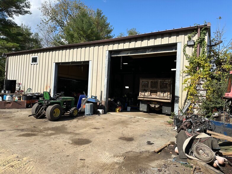 272 Cornwall Hill Rd, Patterson, NY à vendre - Photo du bâtiment - Image 3 de 10