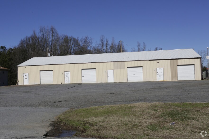 992 W Park Dr, Anderson, SC à louer - Photo du bâtiment - Image 3 de 3