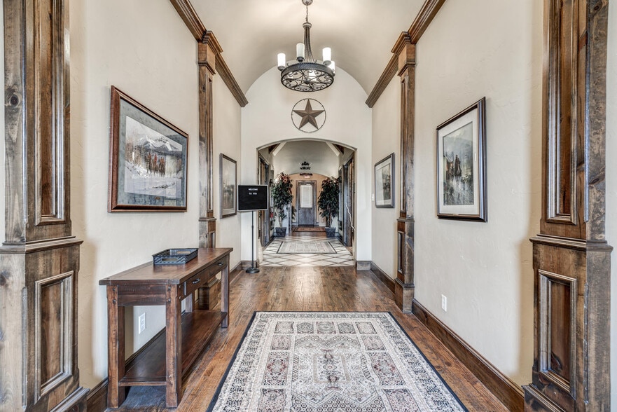 8209 Mid Cities Blvd, North Richland Hills, TX for lease - Interior Photo - Image 2 of 8