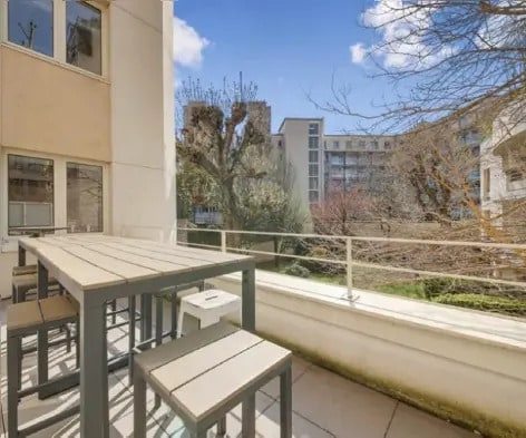 Coworking Space in Paris for lease - Building Photo - Image 1 of 2