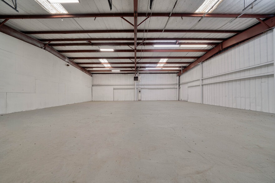 517 Delia Dr, Longview, TX for lease - Building Photo - Image 3 of 10