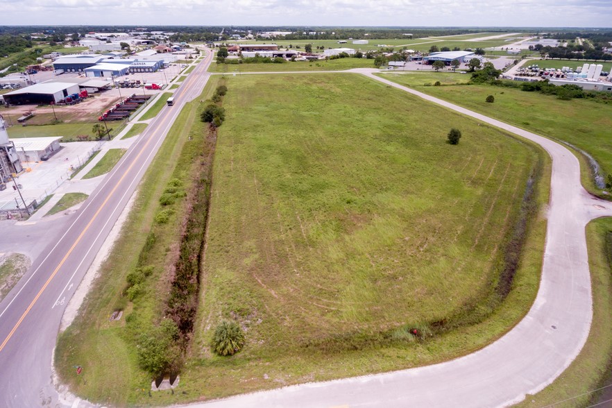 950 New Harvest Rd, Immokalee, FL for lease - Primary Photo - Image 1 of 2