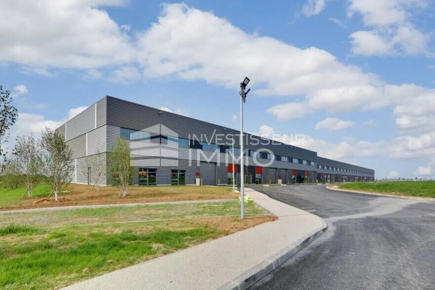 Flex in Le Thillay for lease - Building Photo - Image 1 of 3