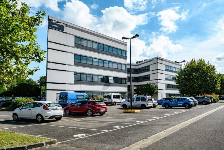 Office in Évry-Courcouronnes for lease - Building Photo - Image 3 of 9