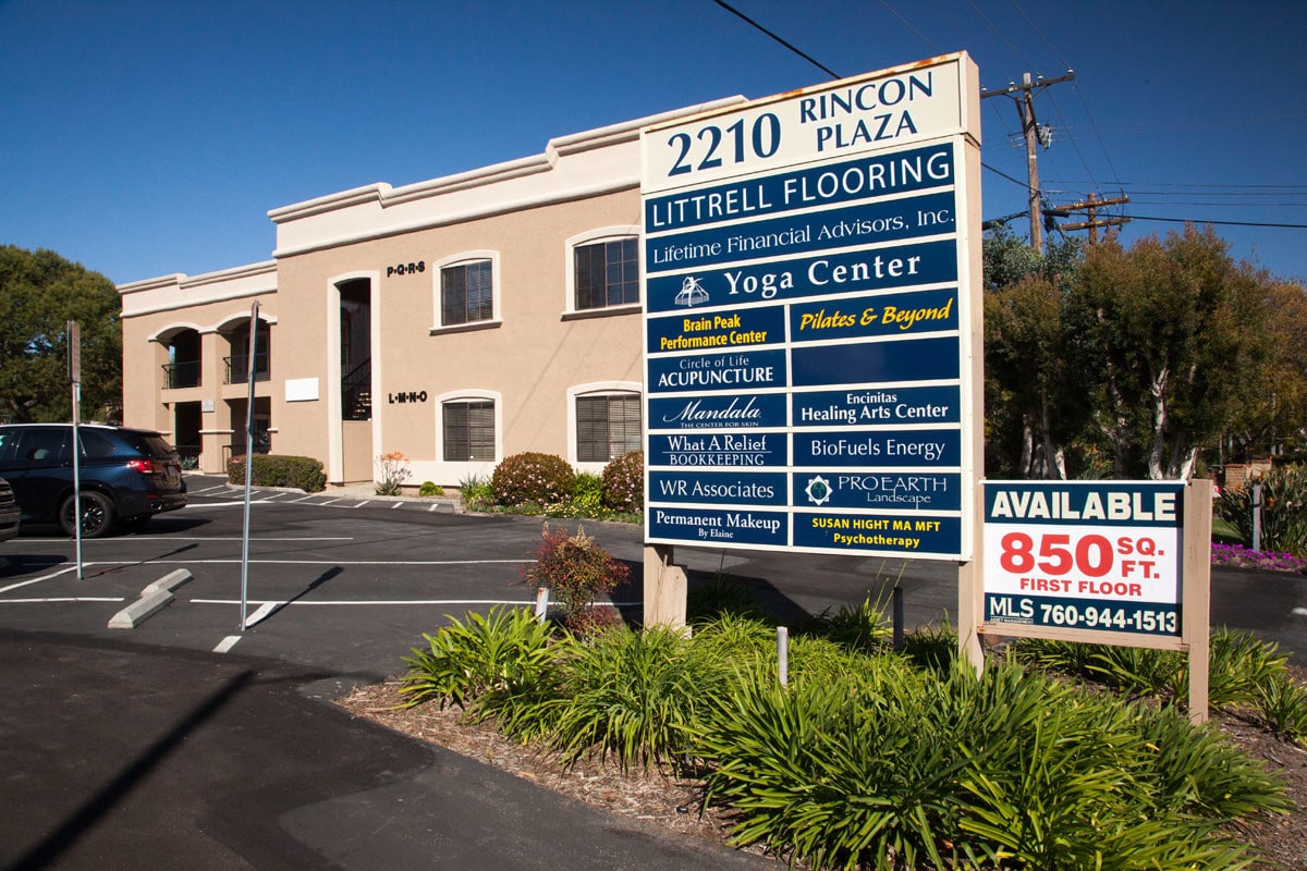 2210 Encinitas Blvd, Encinitas, CA à louer Photo principale- Image 1 de 2
